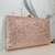 Bolsa clutch quadrada rose lisa com detalhes dourados na internet