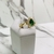Anel de pedra gota verde esmeralda cravejado com zircônias banhado a ouro - comprar online