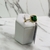 Anel de pedra quadrada verde esmeralda cravejado com zirconias banhado a ouro na internet