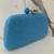 Clutch azul claro de linho texturizado com puxador de bola grande dourado e azul - comprar online
