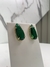 Imagem do conjunto de colar e brinco pedras gota verde esmeralda alongado banhado a ouro