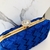 Bolsa clutch azul bic com textura e puxador dourado - loja online