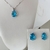 Conjunto colar e brinco gota azul claro com 4 pontos de luz banhado a prata na internet