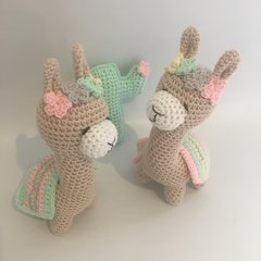 Llama con flores - comprar online