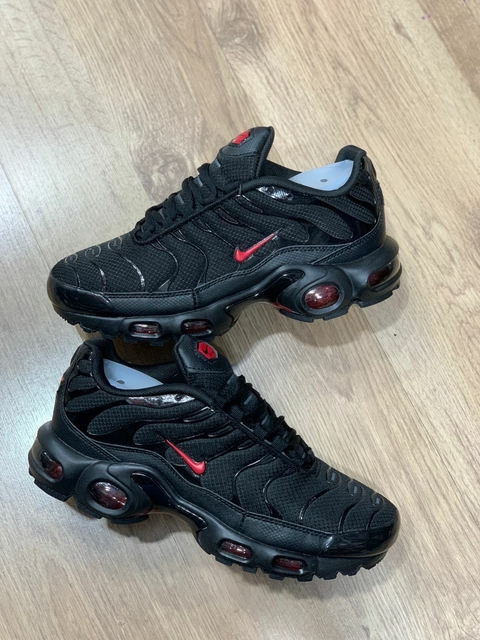 Nike air best sale vermelho e preto