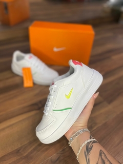 Nike amarelo feminino sales