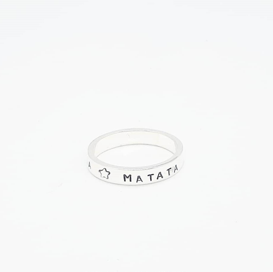 ANILLO DELGADO CON GRABADO PERSONALIZADO