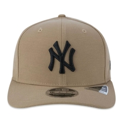 Boné New Era 9FIFTY Stretch Snap Snapback MLB New York Yankees Aba Curva Cáqui