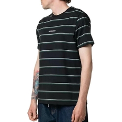 Camiseta DC Shoes Kingpin Striped Preta/Multicor - comprar online