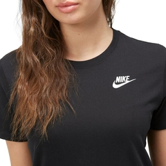 Camiseta Nike Sportswear Tee Club Essential Preto