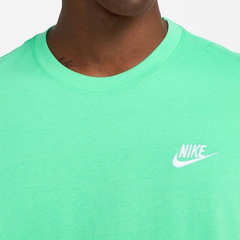 Camiseta Nike Sportswear Club Tee Verde na internet
