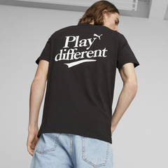Camiseta Puma Sport Legacy Play Different Graphic Tee Preta na internet