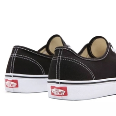 Tênis Vans Authentic Clássico Preto/Branco na internet