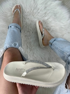 CHINELO STRASS HARTY CALCADOS 09/2022 BK13 OFF WHITE/CRISTAL