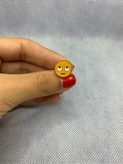 PINGENTE EMOJI ROSTO OLHOS REVIRADOS 3965