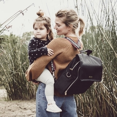 HAPPY LITTLE MOMENTS MOCHILA CLOE NEGRA - Childs Especialistas en Bebes