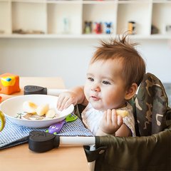 HAPPY LITTLE MOMENTS SILLA DE COMER AÉREA VERDE CAMUFLADA - comprar online