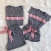 Conjunto shorts e blusinha cinza faixa rosa mãe e filha