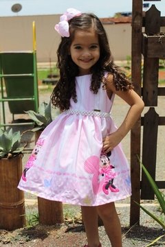 Vestido Minnie rosa pérolas brancas