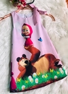 Vestido Rosa Urso segurando Marsha modelo Bruna Infantil