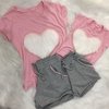 Conjunto shorts cinza e blusinha rosa coração mãe e filha