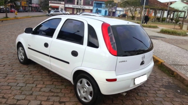 Moldura Traseira Corsa Hatch/Montana - Liso para Pintar