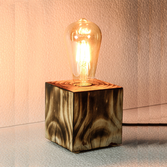 Luminária de Mesa em Madeira Maciça - Modelo Cubo - comprar online