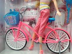 Muñeca con bicicleta excelente ropa y accesorios en internet
