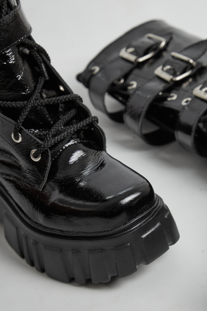 Borcegos charol online negro