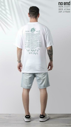 REMERA THE WORLD OVERSIZE 41271 - comprar online