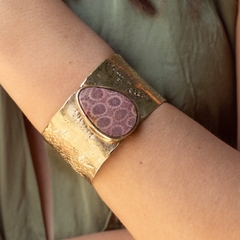 Brazalete con piedra fossil coral - comprar online