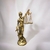 Estátua Deusa Têmis 23cm Dama Da Justiça Símbolo Do Direito na internet