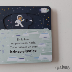 ¡A la Luna! Una aventura interactiva - Combel - La Livre - Librería de barrio