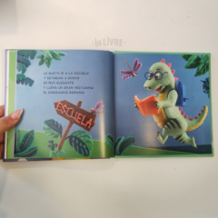 El dinosaurio Romario - Pequeño Pez y Bea R. Blankenhorst - La Livre - Librería de barrio