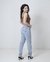 Calça Mom Jeans Lavagem Clara na internet