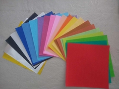 140 hojas COLORES SÓLIDOS ECONOMICO 15x15cm simple faz. CONEJO en la tapa .Daiso. Importado