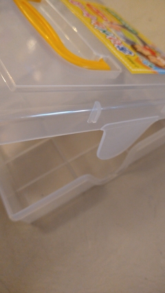 Caja transparente, con manija y apilable. 16x16cm. Importada en internet