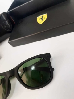 Imagem do Óculos de Sol Ray-Ban Wayfarer RB4287 edição especial Ferrari