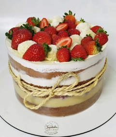 Chantininho com Morangos (Naked Cake) - Fantiela Bolos e Doces