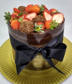 Brigadeiro Belga com Morangos (Naked Cake)