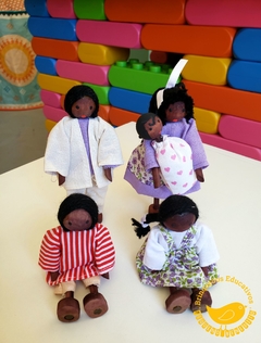 Kit Bonecos Articulados Família Negra com Bebê - Bonecos Edna