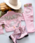 Conjunto de calça e jaqueta rosa com franjas personalizada com o nome da criança na internet