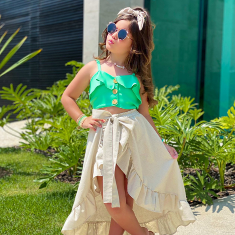 Conjunto de saia nude cru com cropped verde gua