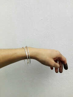 PULSERA MARTELADA DE PLATA en internet