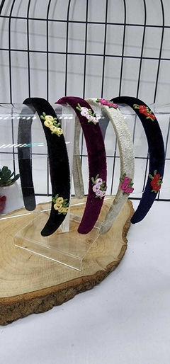 Tiara Veludo Flores - Fantástica Fábrica de Laços