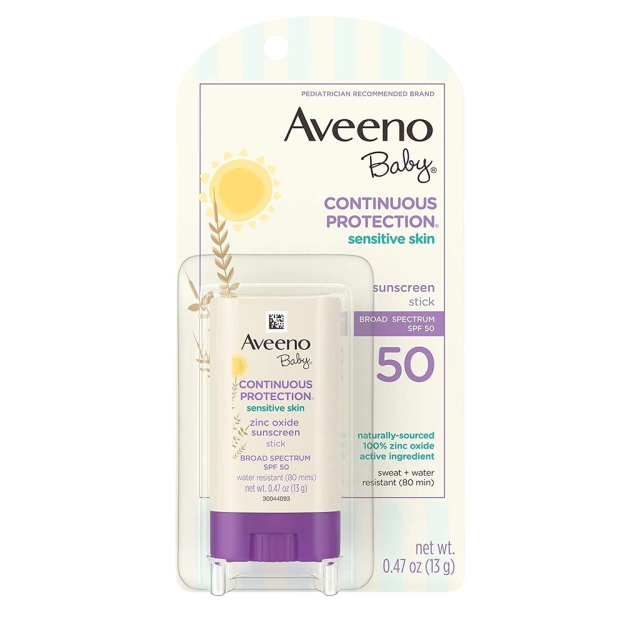 Barra con amplio espectro SPF 50 para una protección superior de amplio espectro contra los dañinos rayos UVA y UVB.
Crea una barrera protectora en la parte superior de la piel para absorber y dispersar los dañinos rayos UVA y UVB, y se desliza fácilmente para una aplicación sin ensuciar.
Está especialmente formulado para ser suave y no irritante en la delicada piel del bebé o adultos con piel sensible y está elaborado con un ingrediente activo mineral 100% óxido de zinc de origen natural.
No contiene fragancias, parabenos ni ftalatos, y es resistente al sudor y al agua hasta por 80 minutos, para una protección solar superior.
Práctico protector solar en barra que proporciona una protección solar superior en la cara y el cuerpo con una fórmula suave que no entra en los ojos ni causa escozor y es tan suave como el agua para la piel.