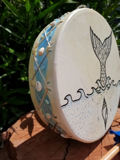 Tambor Ocean Drum decorado com pintura na internet