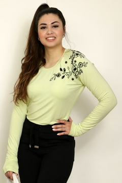 29524-BLUSA MALHA BORDADA VERDE CLARO