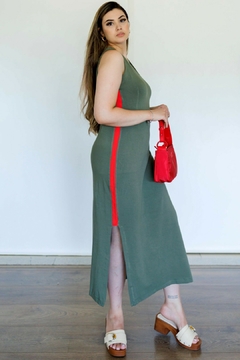 30443-VESTIDO MIDI MOLETINHO VERDE COM LATERAIS EM SENSORIALE FLAME - comprar online