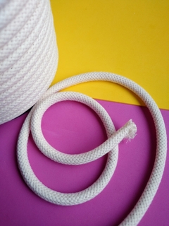 Cordão de algodão trançado com alma cru - 8mm - 1kg (MALEÁVEL) - comprar online